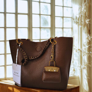 Beautiful multipurpose handbag    B081
