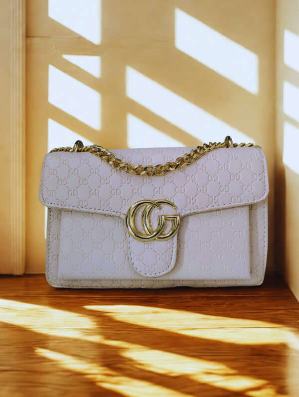 Stylish shoulder Handbag   B018