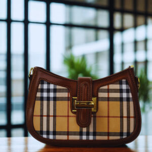 compact classic Handbag    B 013